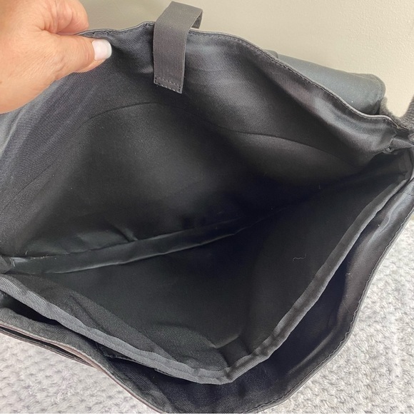 Black Unisex Genuine Pebbled Leather Flap Closure Messenger Crossbody Bag‎ - Picture 8 of 16